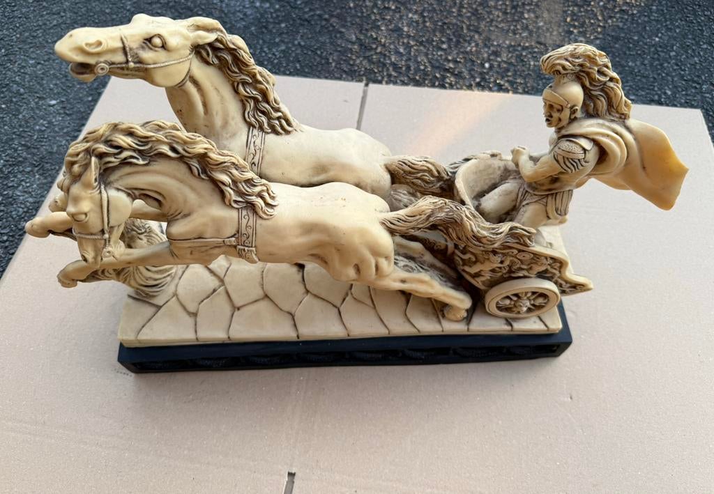 Sculpture en résine de gladiateur romain avec chariot, Enlèvement, Comme neuf, Autres types