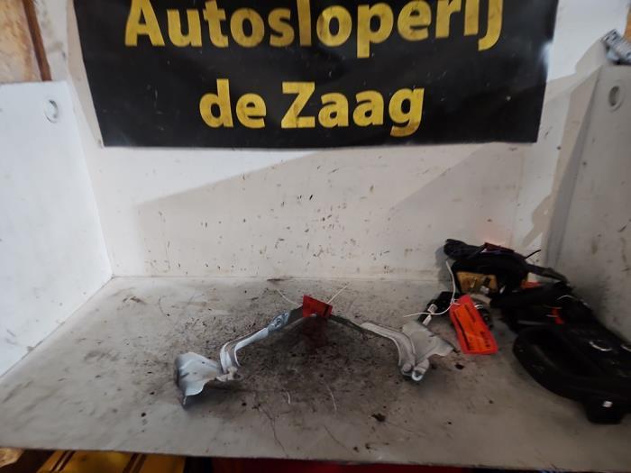 Motorkap Scharnier van een Opel Mokka, Auto-onderdelen, Overige Auto-onderdelen, Opel, Gebruikt, 3 maanden garantie, Ophalen of Verzenden