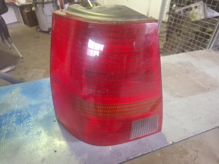 Feu arrière gauche d'un Volkswagen Golf, Autos : Pièces & Accessoires, Éclairage, Volkswagen, Utilisé, 3 mois de garantie, Enlèvement ou Envoi