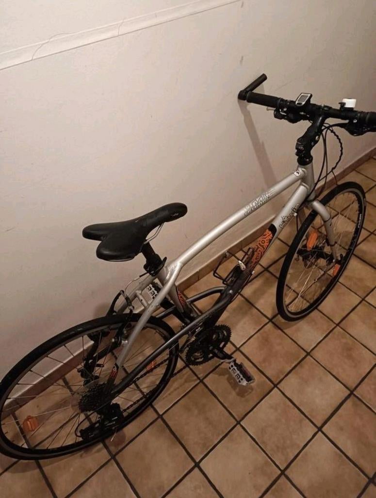 B'Twin Triban 500 hybdrid racefiets, Fietsen en Brommers, Fietsen | Racefietsen, Gebruikt, Heren, Overige merken, Minder dan 10 versnellingen