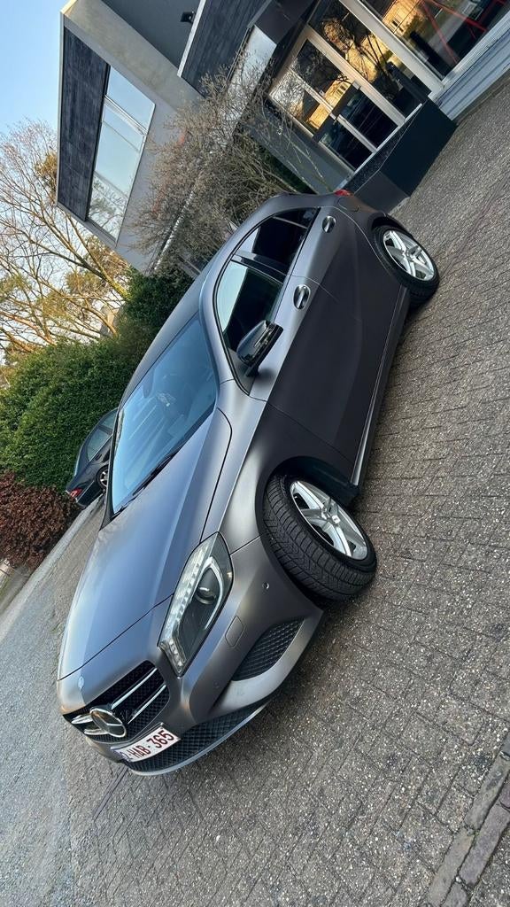 Mercedes A180d Amg-pack automaat, Auto's, Mercedes-Benz, Automaat, Euro 5, Zwart, Bruin