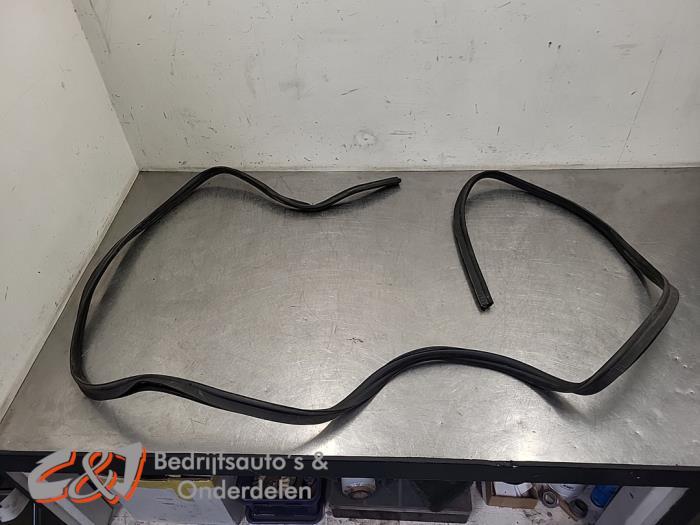 Joint caoutchouc portière 4portes arrière gauche d'un Volk, Autos : Pièces & Accessoires, Carrosserie & Tôlerie, Volkswagen, Utilisé