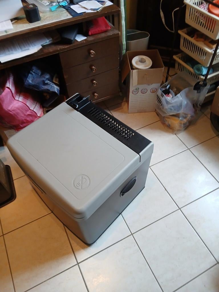 De koop koelbox / koelen /vries  mestic grijs met zwarte, Caravans en Kamperen, Kampeermeubelen, Zo goed als nieuw, Ophalen