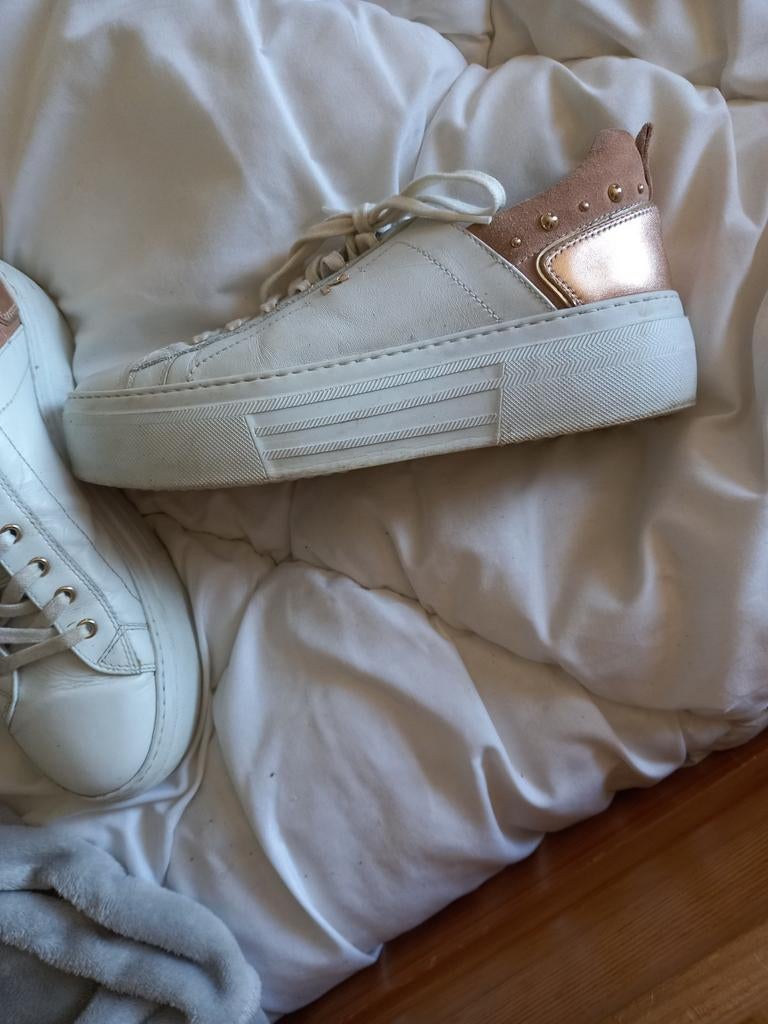 Nero giardini wit goudkleur achterzijde m 41, Enlèvement ou Envoi, Blanc, Sneakers et Baskets