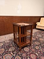 Klassiek Engelse Roterende Boekenmolen, Ophalen