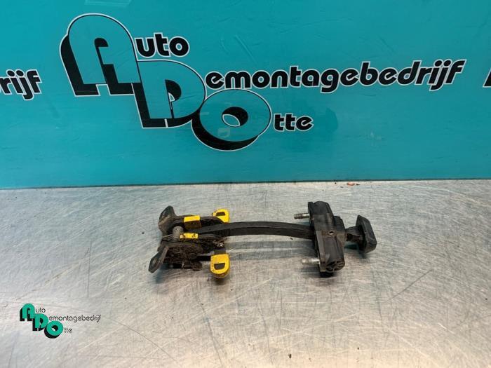 Attrape-porte bus/utilitaire droite d'un Peugeot Bipper (Bip, Autos : Pièces & Accessoires, Carrosserie & Tôlerie, Peugeot, Utilisé