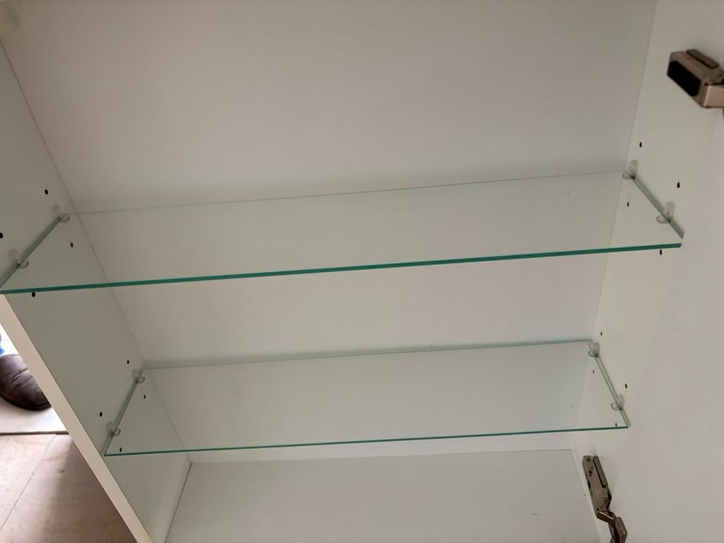 Wit Badkamerkastje, Ophalen, Gebruikt