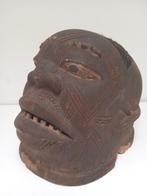 Masque Makonde, Verzenden