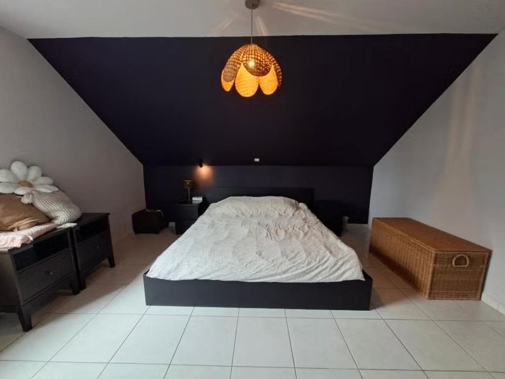 IKEA MALM bed + 2 nachtkastjes (zwart/bruin) – nette staat, Huis en Inrichting, Ophalen, Gebruikt, Bruin, Tweepersoons