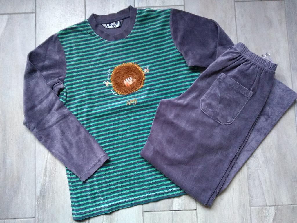 ★ M140 - Woody winterpyjama in velours thema zeeegel, Kinderen en Baby's, Kinderkleding | Maat 140, Nacht- of Onderkleding, Ophalen of Verzenden