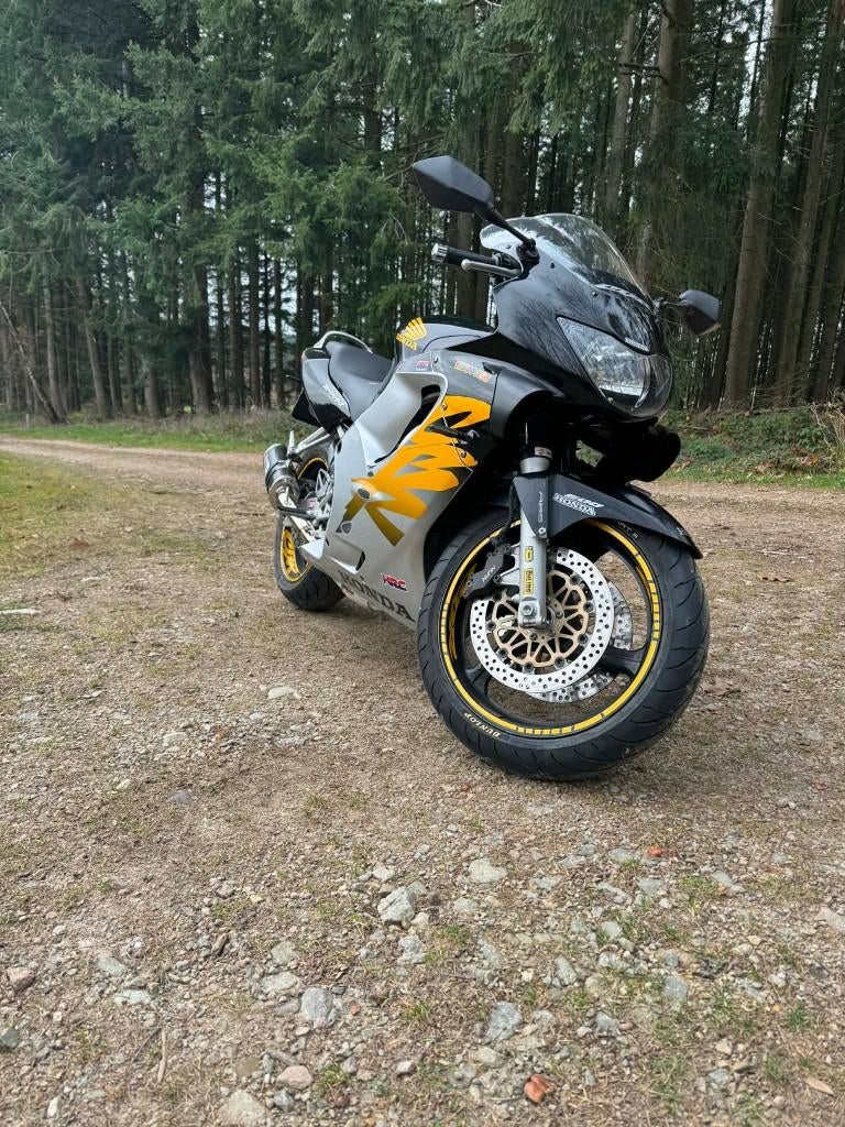 À vendre honda CBR600F, Motoren, Motoren | Honda, Particulier, Sport, meer dan 35 kW, 4 cilinders, Motorrijbewijs A, Sportuitlaat