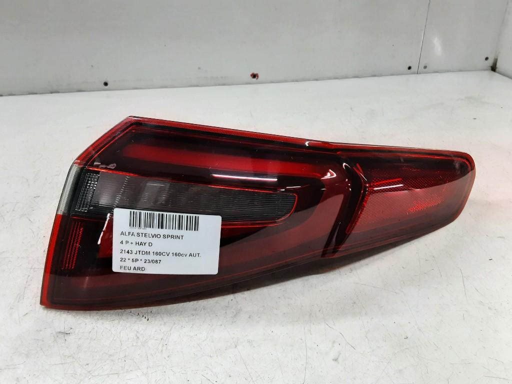 FEU ARRIÈRE DROIT Alfa Romeo Stelvio (949) (20790999), Mevr. I. Hauben, Utilisé, Alfa Romeo, Rue de l'Espoir 34 34
4030  GRIVEGNÉE, BE