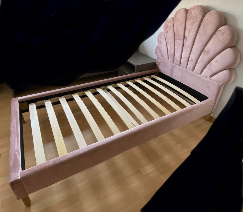 Roze fluwelen bed, Huis en Inrichting, Slaapkamer | Bedden, Ophalen, Zo goed als nieuw