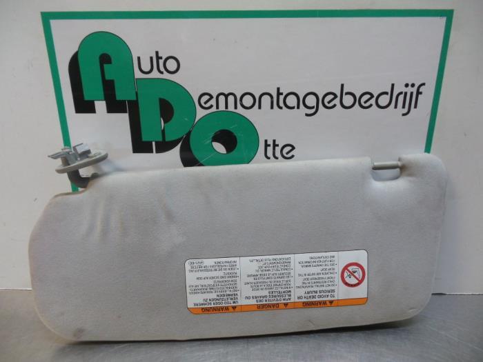 Zonneklep van een Mitsubishi Space Wagon (Space Wagon 99-), Auto-onderdelen, Interieur en Bekleding, Mitsubishi, Gebruikt, Ophalen of Verzenden