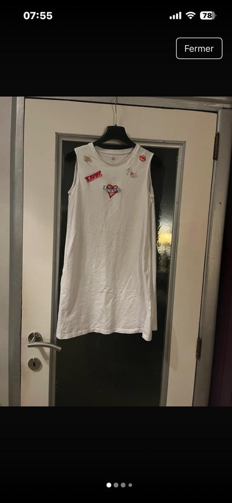 Robe  , intérieur avec écusson /broderie Sans manches Uniqlo, Enfants & Bébés, Vêtements enfant | Taille 134, Comme neuf, Manteau