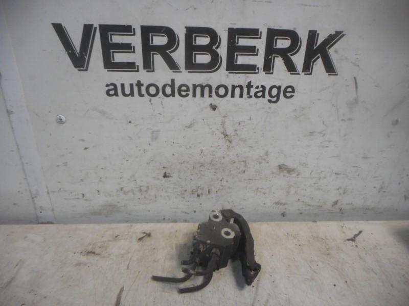 REMDRUKVERDELER achter Opel Astra F (53B) (01-1993/03-2001), Gebruikt, Opel