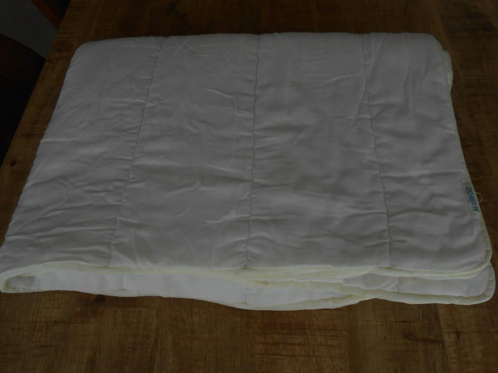 Doudou synthétique 4 saisons (1 été et 1 automne)., Maison & Meubles, Comme neuf, Enlèvement, Couverture ou Couette, Blanc