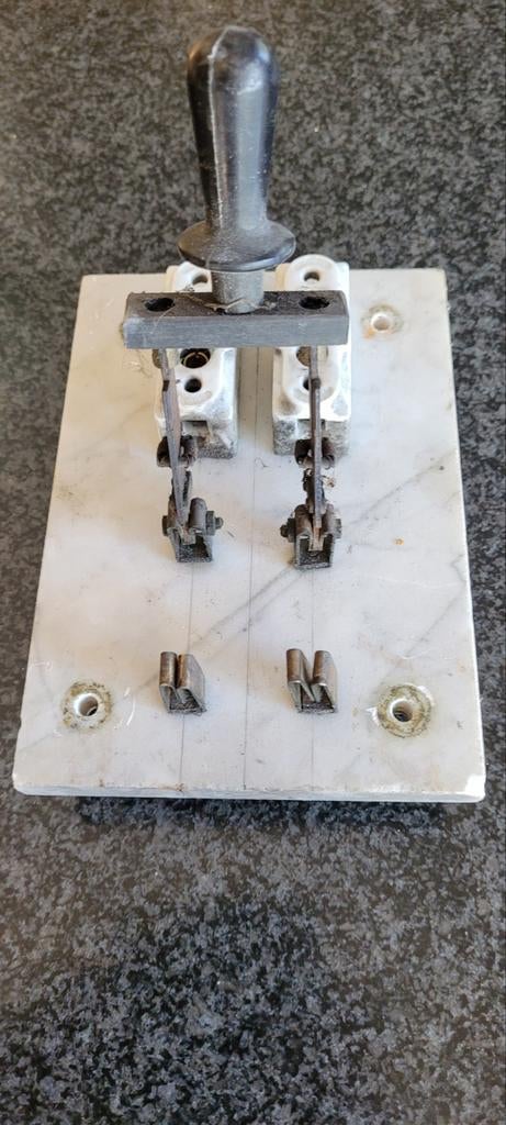 Ancien interrupteur à gâchis, Enlèvement