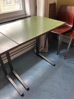 midcentury schoolbankjes met stoelen, Enlèvement