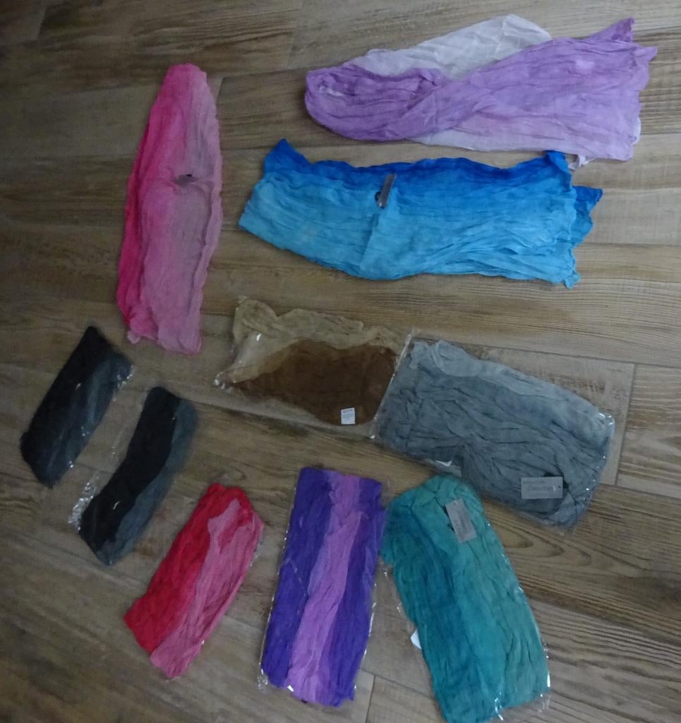 NIEUW Partij van 85 Sjaals Live style collection Ton sur ton, Vêtements | Femmes, Packs de vêtements pour femmes, Enlèvement ou Envoi