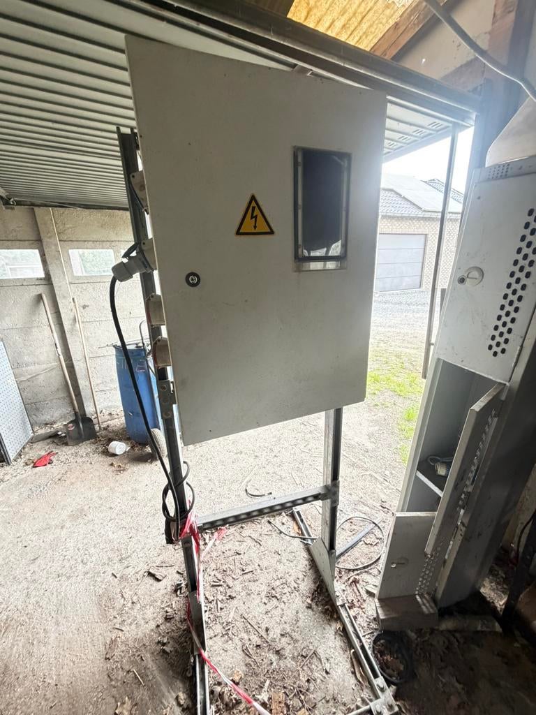 werfkast op voet, Doe-het-zelf en Bouw, Bouwketen en Schaftketen, Ophalen of Verzenden, Zo goed als nieuw