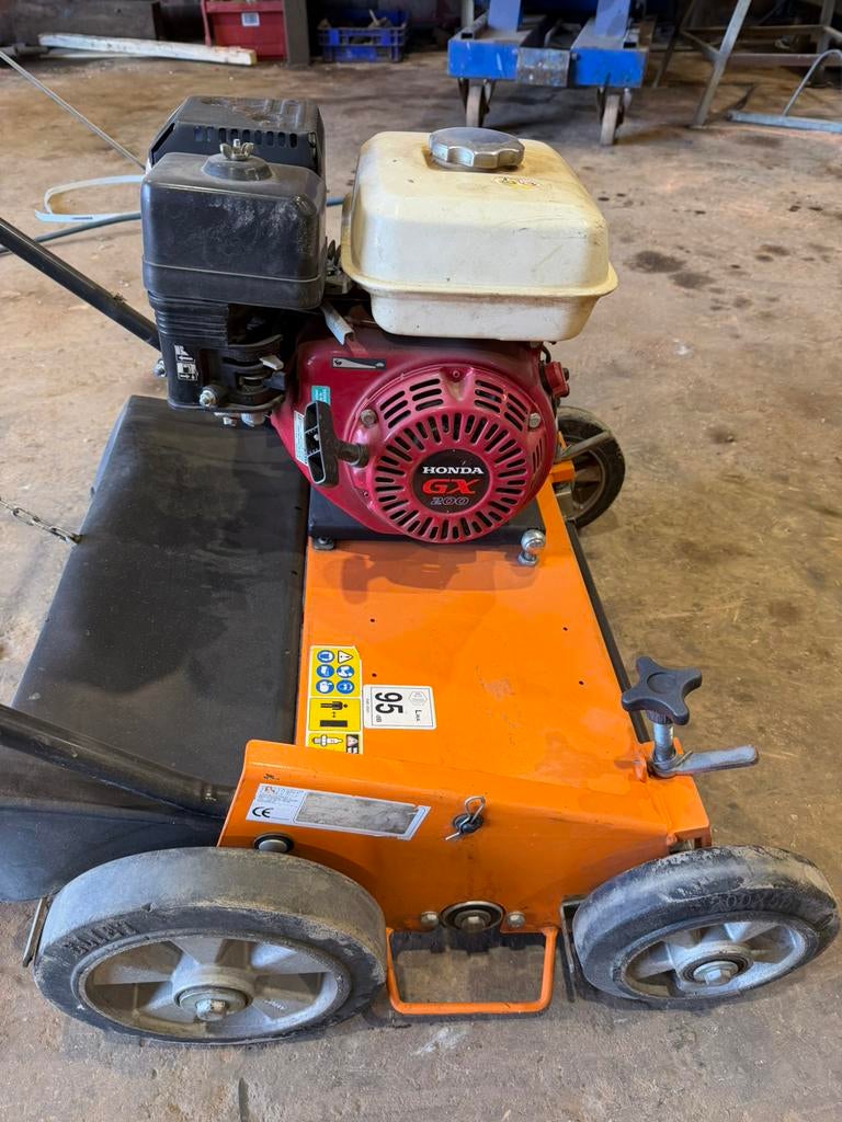 Eliet E501 verticuteermachine