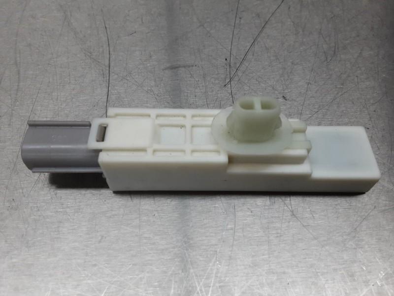 ANTENNE D'ACCÈS SANS CLÉ Toyota Yaris III (P13), Dhr. M. Roggen, Toyota, Stadsweg 37 37
9917 PV  WIRDUM GR., NL, Utilisé