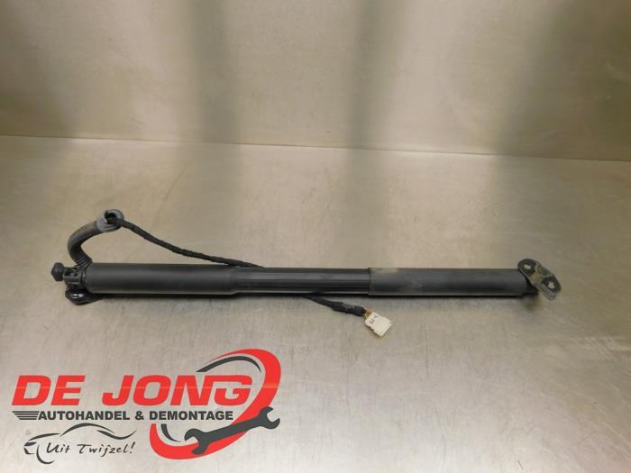 Hayon moteur d'un BMW 3-Serie, -, 3 mois de garantie, Utilisé, -