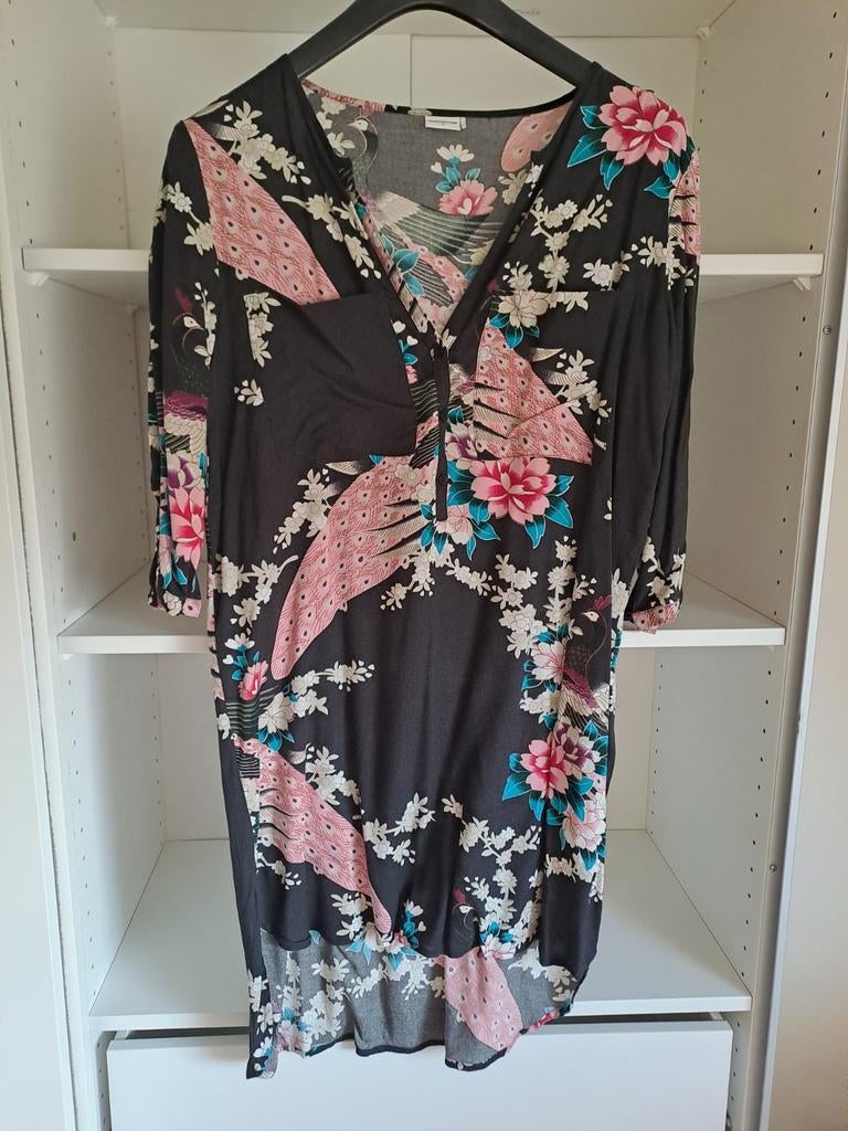 Mt 38 Oversized zwarte hemdjurk met pauwen en bloemen, Kleding | Dames, Jurken, Maat 38/40 (M), Zwart, Ophalen of Verzenden, Zo goed als nieuw