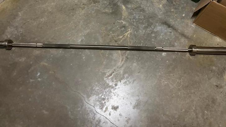 Olympische 50mm halterstang 15 kg / 201 cm – MP817 – €69, Sports & Fitness, Équipement de fitness, Utilisé, Barre d'haltères, Bras