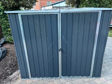 Antraciet metalen tuinberging met dubbele deur beschikbaar voor biedingen
