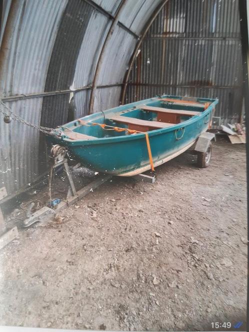 Barque de peche avec remorque., Sports nautiques & Bateaux, Bateaux de pêche & à console, Enlèvement ou Envoi