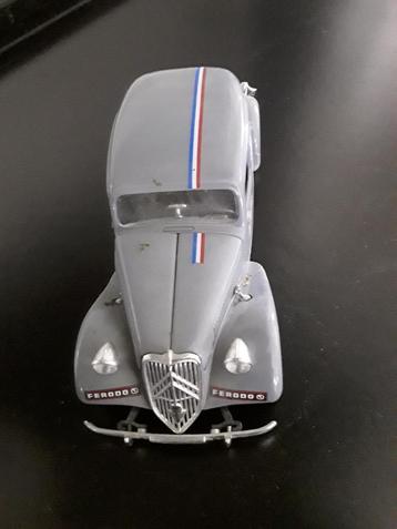 Miniatuur 1/24 Citroen 15cv bburago beschikbaar voor biedingen