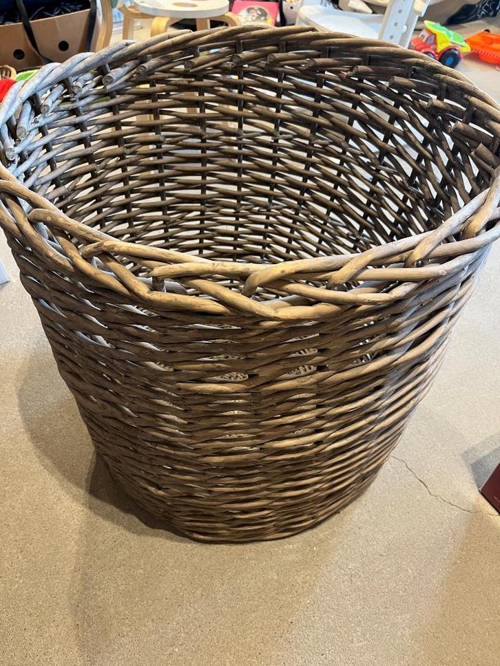 rotan (hout) mand Ø55cm, h60cm, Huis en Inrichting, Woonaccessoires | Schalen en Manden, Zo goed als nieuw, Mand, Rond, Hout, Ophalen