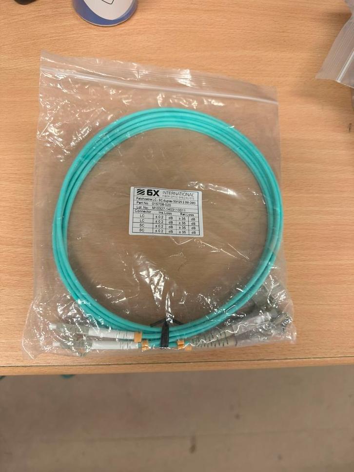 Lot de 17 câbles fibre optique LC–SC OM3 – Neufs, Computers en Software, Pc- en Netwerkkabels, Zo goed als nieuw, Ophalen of Verzenden