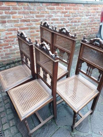 5 chaises anciennes 