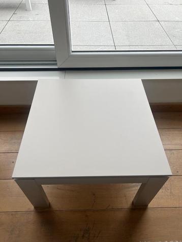 Grijze salontafel in heel goede staat! beschikbaar voor biedingen