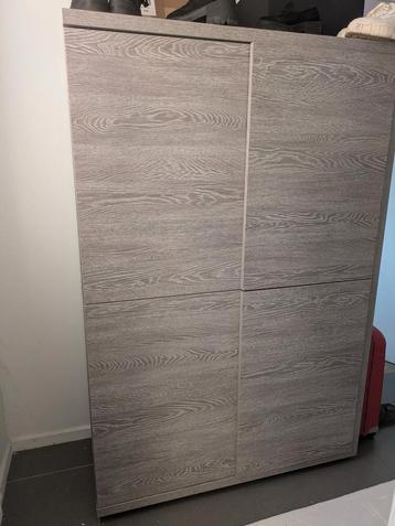  Woonkamer - tafel, stoel, tv-meubel, kast beschikbaar voor biedingen