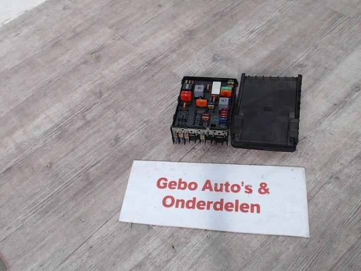 ZEKERINGKAST Volkswagen Golf VI (5K1) (01-2008/11-2013), Auto-onderdelen, Elektronica en Kabels, Volkswagen, Gebruikt