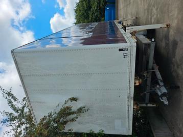 container beschikbaar voor biedingen