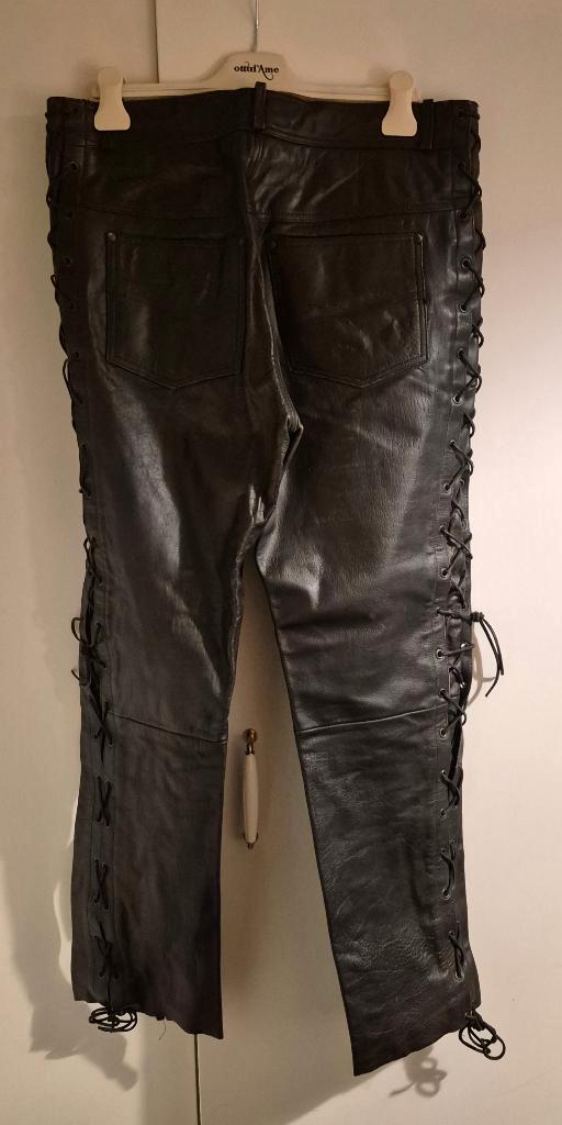 zwarte leren motorbroek met vetersluiting aan de zijkanten, Motos, Vêtements | Vêtements de moto, Pantalon | cuir, Hommes, Seconde main