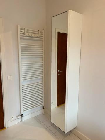 Spiegelkast beschikbaar voor biedingen