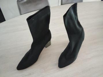 LAARS ZWART maat 39 beschikbaar voor biedingen