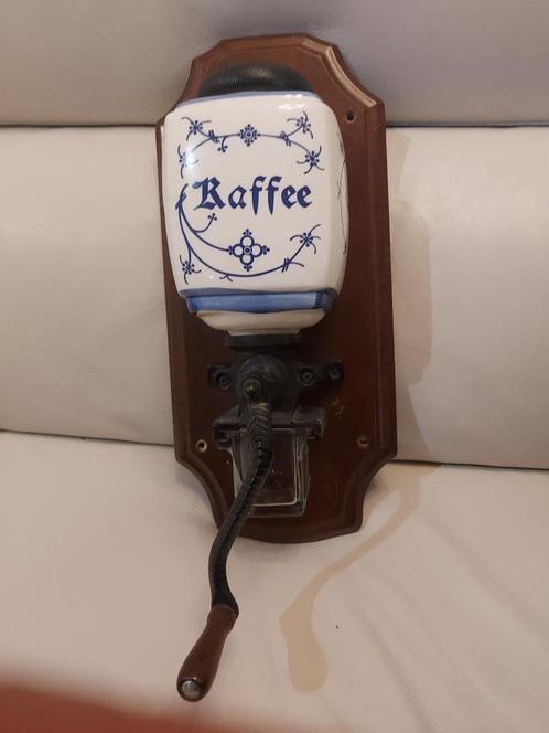 Vintage houten, porseleinen handslinger koffiemolen, Antiek en Kunst, Antiek | Keukengerei, Ophalen of Verzenden