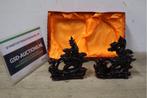 Set van 2 Chinese Drakenbeeldjes van Rood Hars, Antiek en Kunst, Kunst | Beelden en Houtsnijwerken