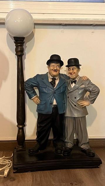 Beeldje met lamp van laurel en hardy (dikke en de dunne) beschikbaar voor biedingen