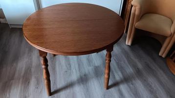 Table ronde et ovale en bois robuste avec 4 chaises 