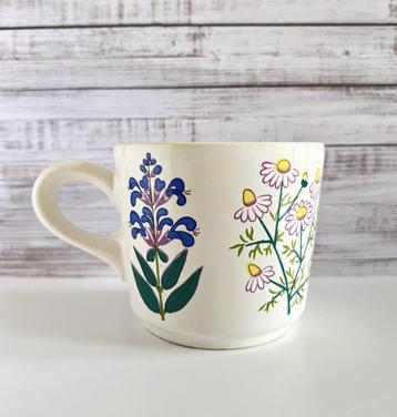 Tasse au décor botanique Waechtersbach disponible aux enchères