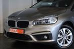 BMW Serie 2 218 Active Tourer 218iA 26dkm CruiseC Pano Garan, Auto's, BMW, Stof, Gebruikt, 136 pk, 1445 kg