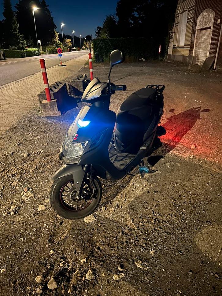 Gts vici te koop!!!!, Fietsen en Brommers, Scooters | Overige merken, Zo goed als nieuw, Klasse A (25 km/u), Benzine, Ophalen